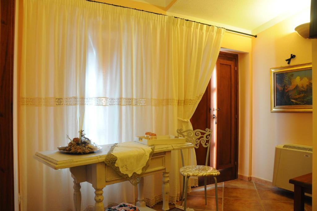 La Casa Di Babbai Hotel Nuchis Room photo